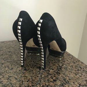 Vince Camuto Black Suede Shies. Size 5.5. EUC